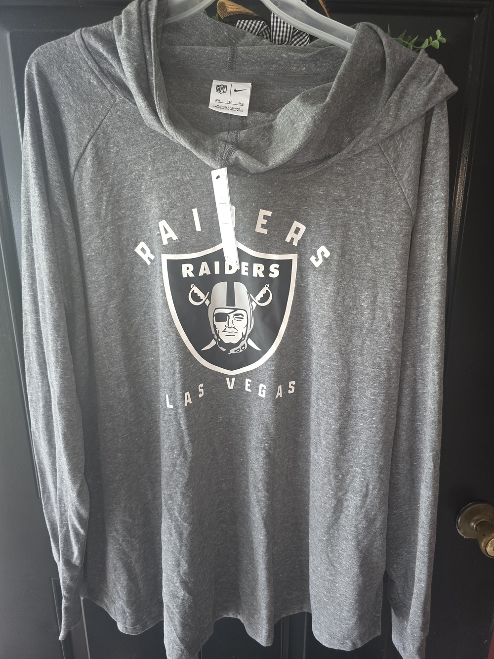 Las Vegas Raiders Gray Hooded Long-Sleeve Top XXL Womens?